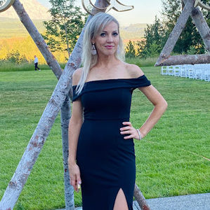 Meet your Posher, Elena